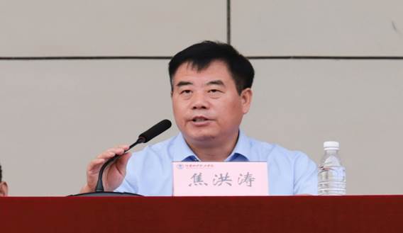 男人在吃東西 描述已自動生成 男人在吃東西 描述已自動生成